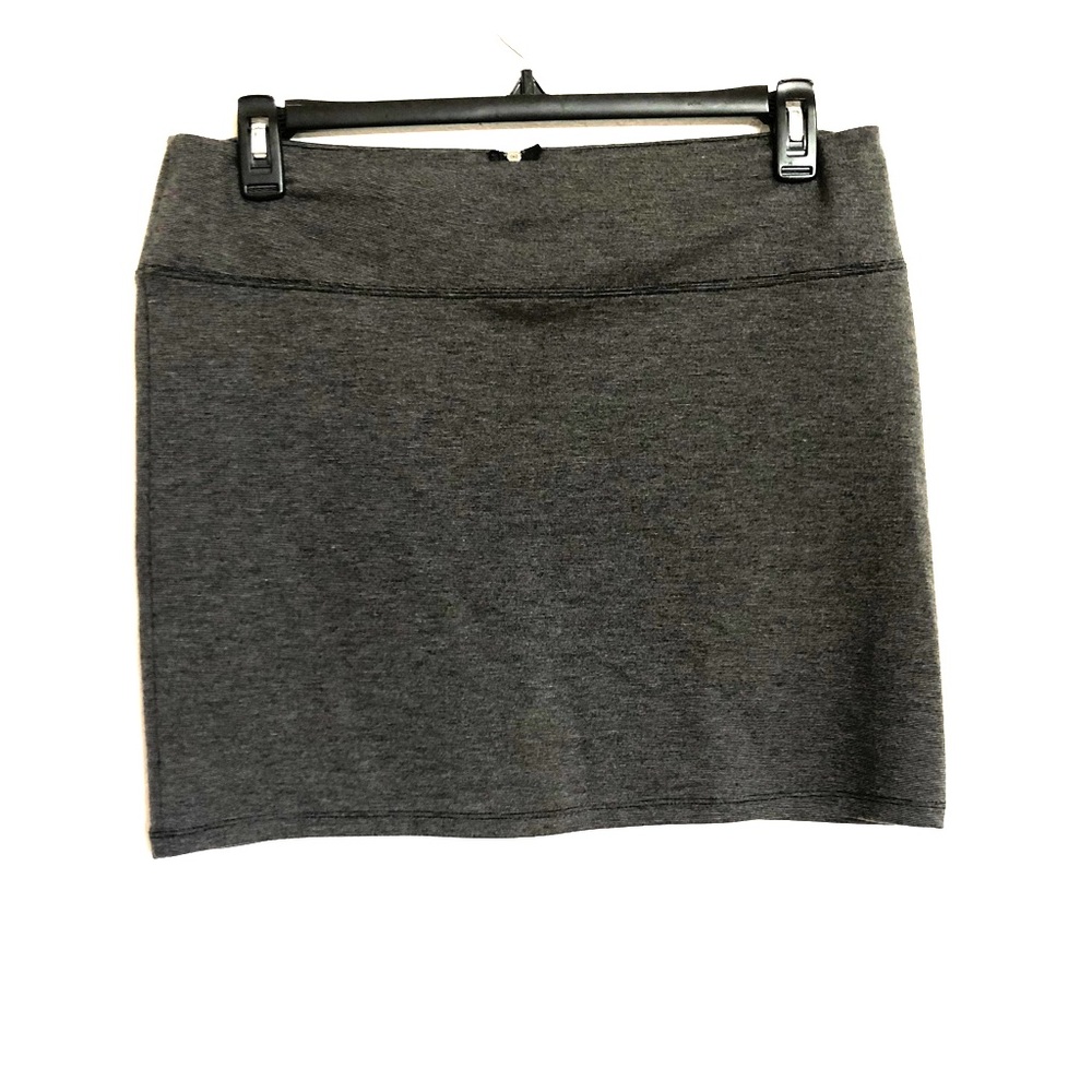 🌟xhilaration gray mini skirt